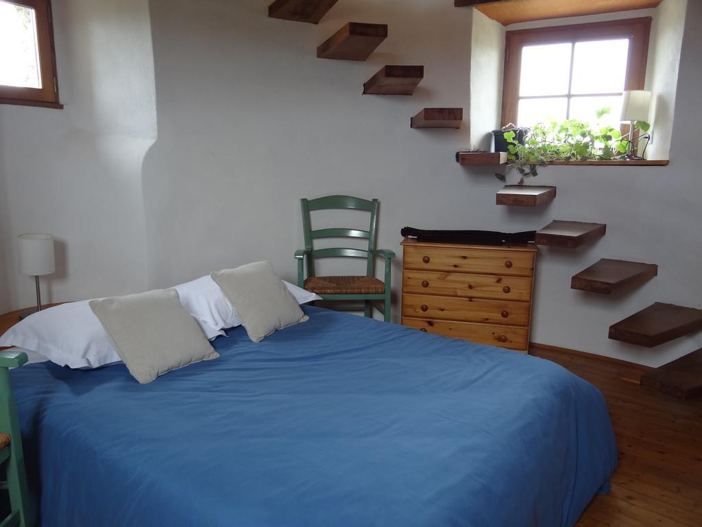 La Tour Du Moulin Geant Bed & Breakfast Rochefort-sur-Loire Room photo